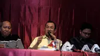 Selain Priyo, hadir dalam diskusi tersebut pengamat politik Lembaga Ilmu Politik Indonesia (LIPI) Ikrar Nusa Bhakti dan Burhanuddin Muhtadi, Jakarta, Minggu (16/11/2014). (Liputan6.com/Faizal Fanani)