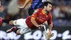 Gaya diving header dari Mirko Vucinic yang menghasilkan gol tunggal kemenangan AS Roma atas Inter Milan pada partai Serie A di Stadio Olimpico, Roma, 25 September 2010. AFP PHOTO/Filippo MONTEFORTE