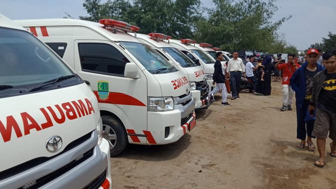 Mobil ambulans disiagakan untuk mengevakuasi korban. (Liputan6.com/Abramena)
