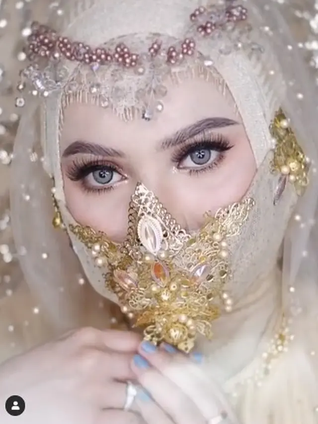 6 Gaya Pengantin Wanita Pakai Masker Unik Saat Menikah di Tengah Corona