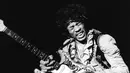 Jimi Hendrix meninggal karena terlalu banyak mengonsumsi alkohol dan narkoba. Ia meninggal di usia 27 tahun. (The National)