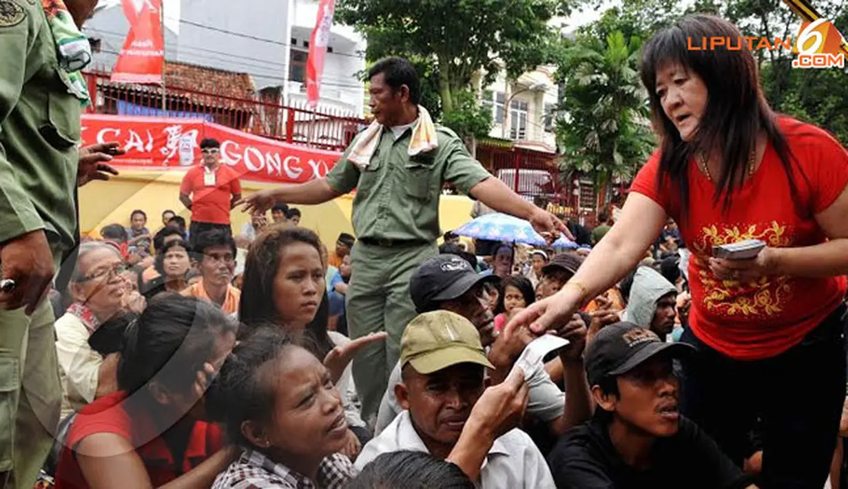 5. Angpao mengandung angka 4. Angpao tidak boleh diisi dengan uang yang mengandung angka 4, misalnya Rp 4.000, karena empat dalam bahasa China terdengar seperti kata ‘mati’. (Liputan6.com/Andrian M Tunay)