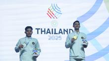 Tunggal putra Indonesia berjaya di SEA Games 2025. Alwi Farhan berhasil meraih medali emas sementara rekan senegara Moh. Zaki Ubaidillah harus puas denga torehan medali perak. (Bola.com/Bagaskara Lazuardi)