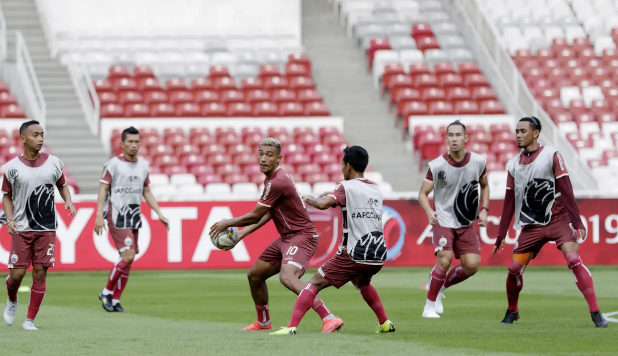 Pemain Persija Jakarta, Bruno Matos, saat sesi latihan jelang laga Piala AFC di SUGBK, Jakarta, Senin (22/4). Persija akan berhadapan dengan Ceres-Negros. (Bola.com/M Iqbal Ichsan)