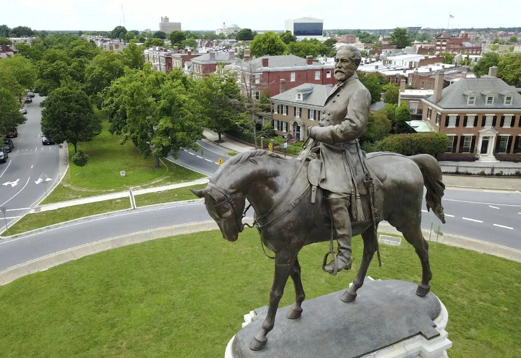 Patung Robert E Lee versi Charlottesville, Virginia (AP)