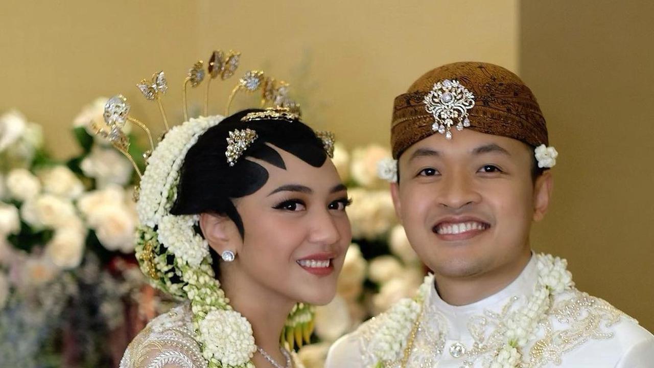 6 Potret Suasana Pernikahan Putri Tanjung, Kental Adat Jawa