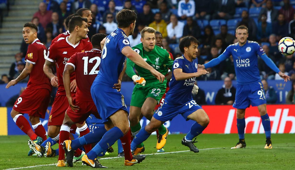 Proses terjadinya gol yang dicetak gelandang Leicester, Shinji Okazaki, ke gawang Liverpool pada laga Premier League di Stadion King Power, Leicester, Sabtu (23/9/2017). Leicester kalah 2-3 dari Liverpool. (AFP/Geoff Caddick)