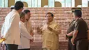 Presiden Prabowo juga mengapresiasi upaya Kejaksaan Agung menyelamatkan uang negara. Uang Rp13 triliun itu secara resmi diserahkan Jaksa Agung ST Burhanuddin kepada Menteri Keuangan Purbaya Yudhi Sadewa. (BAY ISMOYO/AFP)