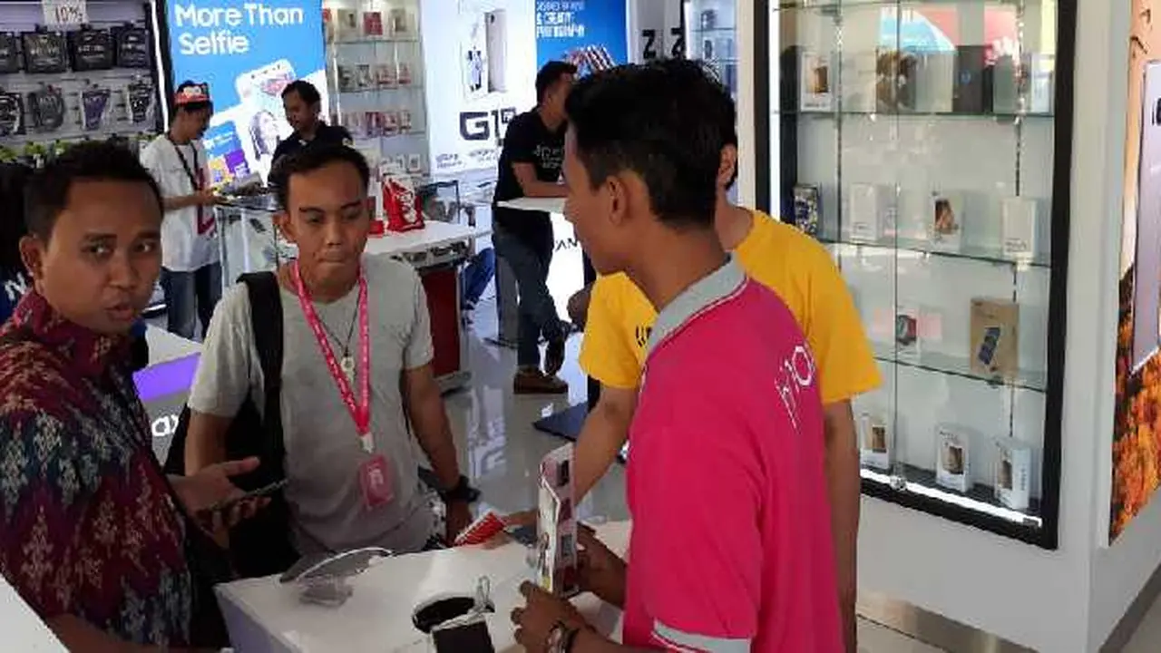 Peluncuran Ponsel Mart di Cengkareng. Liputan6.com/Pramita Tristiawati