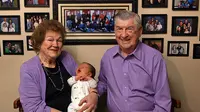  Leo dan Ruth Zanger bahagia sambut cucu ke 100. (Foto: NBC News)