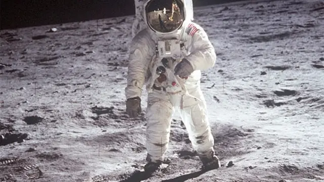Sutradara Ini Akui Pendaratan Neil Armstrong di Bulan Itu Palsu