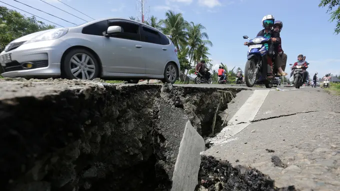 20161207- Kondisi Masjid di Aceh Usai Dihantam Gempa-Reuters-AFP Photo