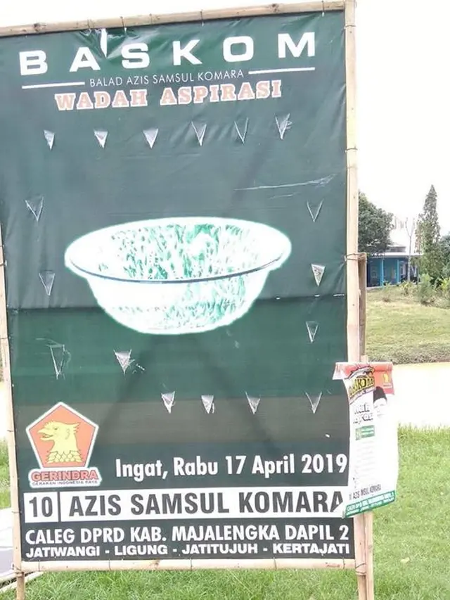 Antimainstream, Spanduk Kocak Caleg Ini Bikin Kita Gak Habis Pikir