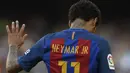 Pemain Brasil, Neymar saat ini diisukan akan meninggalkan Barcelona untuk bergabung dengan PSG musim 2017-2018. PSG santer dikabarkan bersedia mengaktifkan klausul pelepasan Neymar sebesar 222 juta euro. (AFP/Lluis Gene)