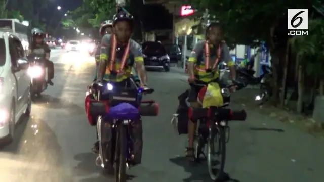 VIDEO: Unik, Suami Istri Mudik Boncengan Sepeda