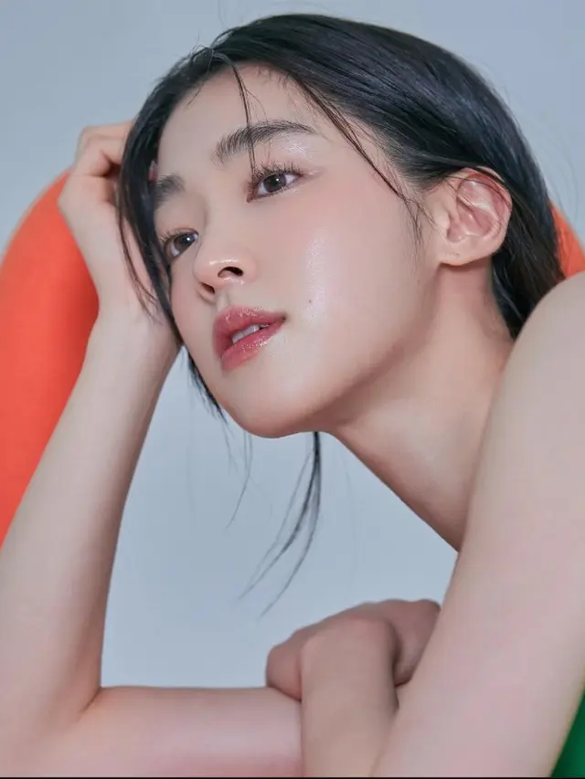 Riasan Y2K yang berkilau, a la Choi Sung Eun