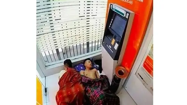6 Tingkah Remaja Saat di ATM Ini Absurd Banget, Enggak Habis Pikir