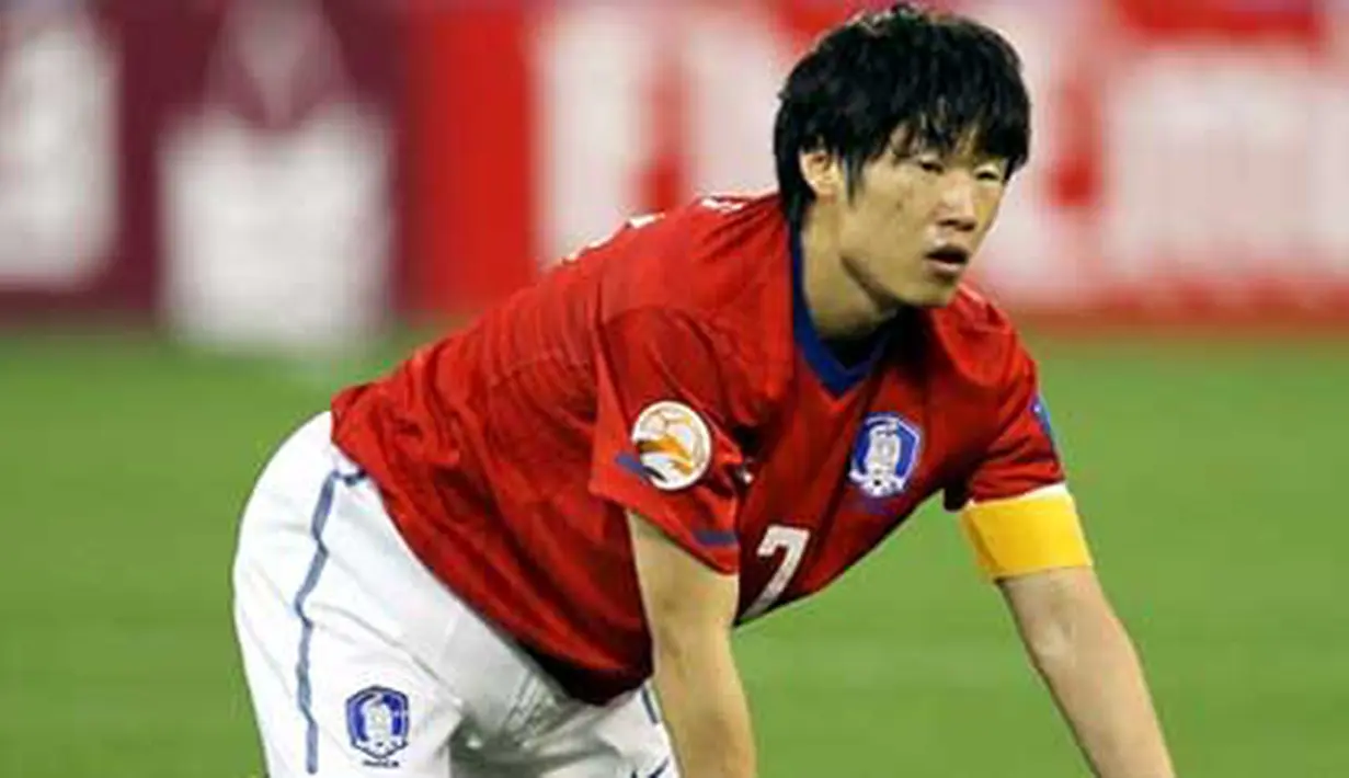 Ekspresi kapten Korsel Park Ji-Sung di laga semifinal Piala Asia 2011 melawan Jepang di Al-Gharafa Stadium, Doha, 25 Januari 2011. Korsel kalah 0-3 lewat adu penalti. AFP PHOTO / KARIM JAAFAR 