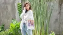 Melalui akun Instagram pribadinya, Nana Mirdad sering kali mengunggah berbagai kegiatannya. Bahkan, ibu dua anak ini kerap terlihat mengunggah gaya OOTD yang cukup simple. (Liputan6.com/IG/@nanamirdad_)