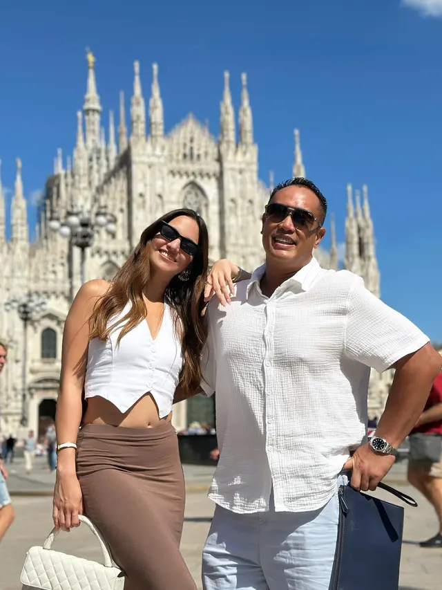 Tanpa Buah Hati, Ini 8 Potret Nia Ramadhani Liburan Bareng Suami di Italia