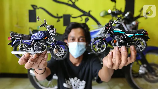 Menyulap Barang Bekas Jadi Miniatur Motor