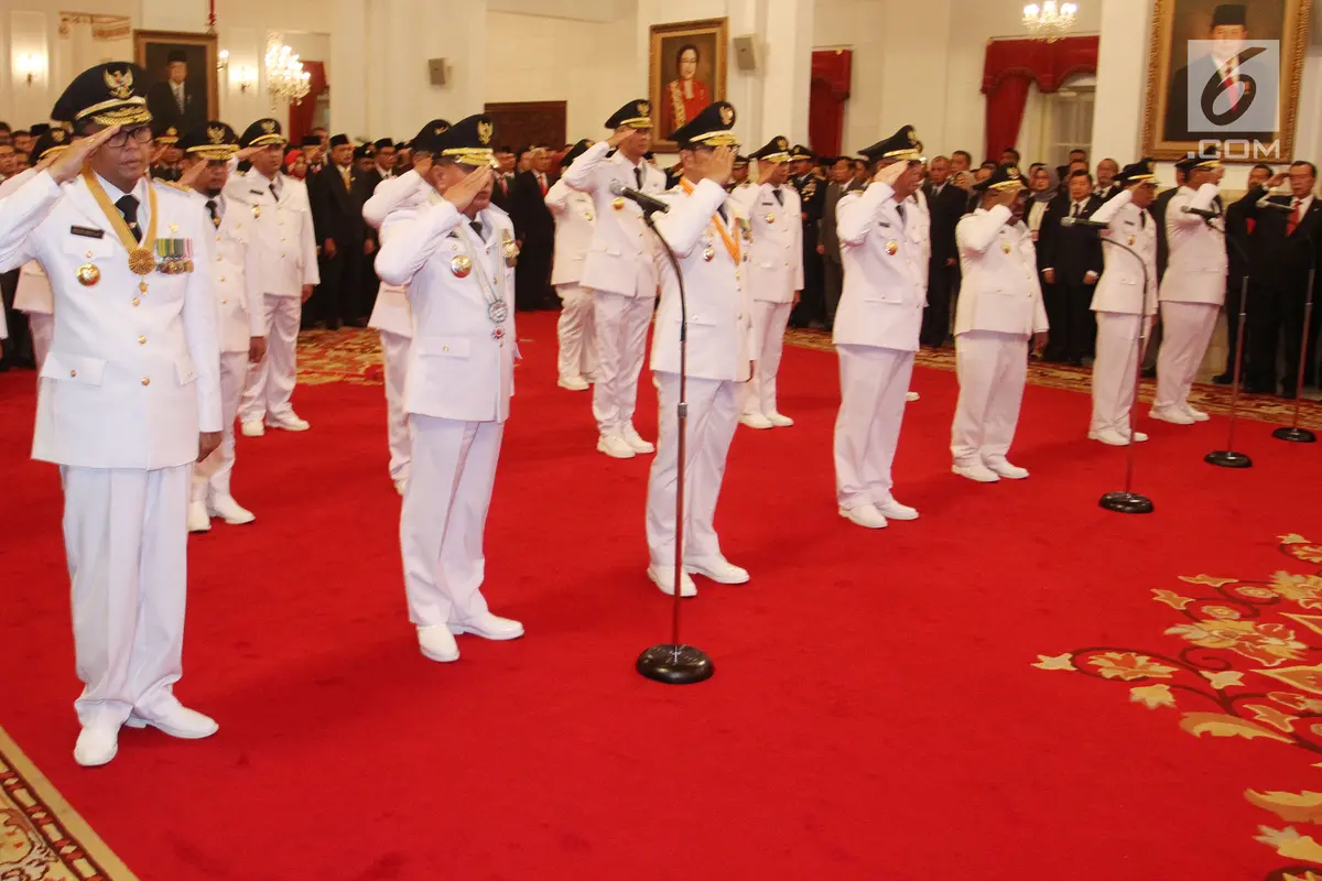 Jokowi Lantik 9 Gubernur dan Wakil Gubernur di Istana Negara