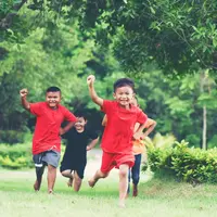Menghadapi anak yang sedang marah atau menangis histeris memang menguji kesabaran. Baik di rumah, di pusat perbelanjaan, atau saat waktu tidur, anak bisa tiba-tiba meluapkan emosinya. (foto/dok: freepik/jcomp)