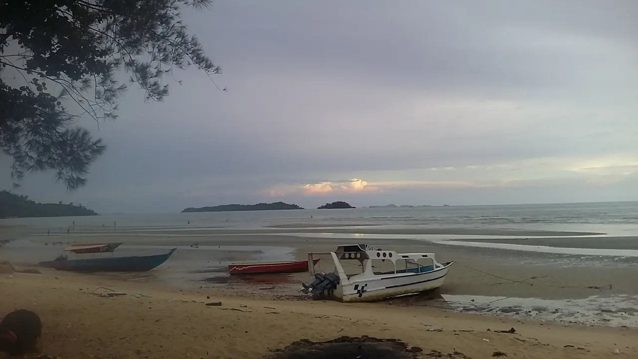 Ngabuburit di Pantai Melayu