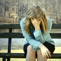 Pasti kamu pernah atau bahkan sering berantem sama pacar gara-gara BBM yang cuma di read doang, kan? (Foto: avivaromm.com)