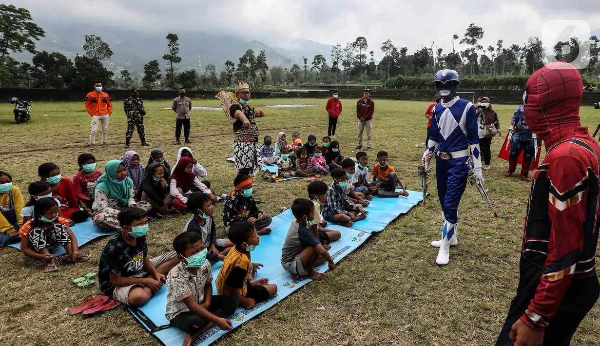 FOTO: Keseruan Anak-Anak Pengungsi Merapi saat Dihibur Superhero - Foto ...