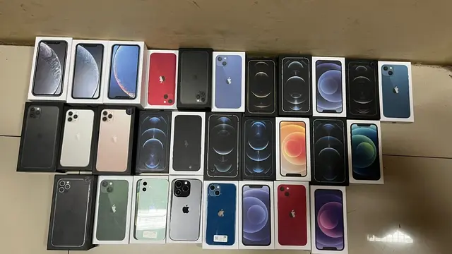 Puluhan unit iPhone yang dicuri mantan teknisi di Kudus. (Foto: Dok. Polres Kudus/Liputan6.com)