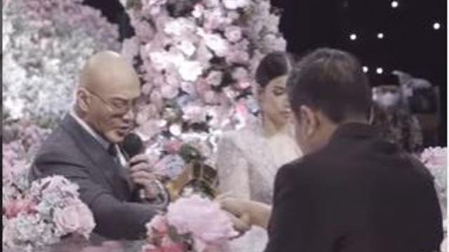 Deddy Corbuzier Pakai Jas dan Sabrina Chairunnisa Anggun Berkebaya di Hari Pernikahan