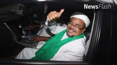 Rizieq Shihab mendatangi Komisi III DPR RI. Bersama beberapa anggota Front Pembela Islam (FPI), dia mengutarakan kasus dugaan penodaan Pancasila yang menjeratnya di Polda Jabar.