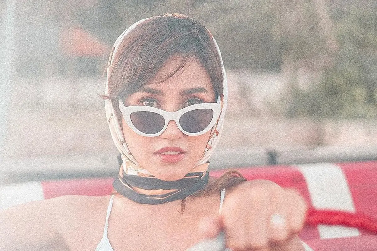 7 Pesona Louise Anastasya dengan Gaya Vintage Ala Selena Gomez