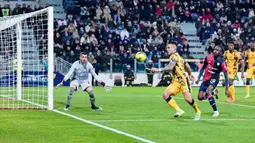Gol ini berhasil membuat Lautaro pecah telur setelah sembilan pertandingan terakhir di semua kompetisi gagal nihil gol. (Gianluca Zuddas/LaPresse via AP)