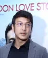 Bermain di London Love Story 2 Dimas Anggara kembali didapuk menjadi tokoh yang sama dengan London Love Story pertama.  Dave, sosok yang diperankan Dimas di LLS 1 dan 2. Hanya saja ada sedikit perbedaan.  (Nurwahyunan/Bintang.com)