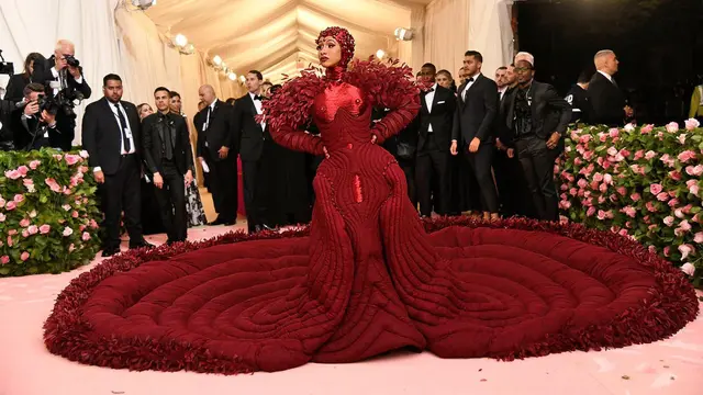 Adu Gaya Penampilan Seleb Hollywood di Met Gala 2019