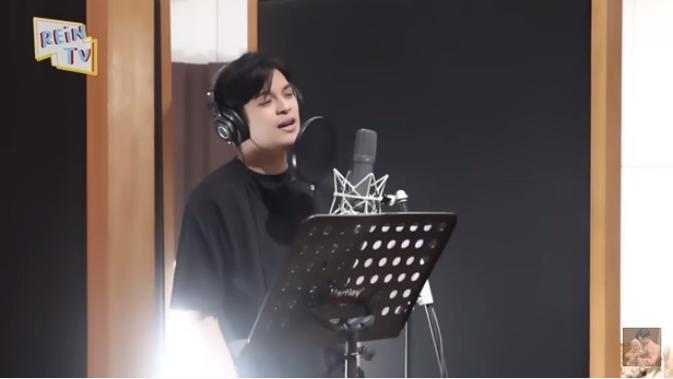 Momen Dinda Hauw dan Rey Mbayang saat Rekaman. (Sumber: YouTube/ Rein Tv)