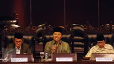 Wakil Ketua MPR RI Hidayat Nur Wahid (tengah) memberikan Sosialisasi 4 Pilar MPR RI di Kompleks Parlemen RI, Jakarta, Selasa (29/3/2016). Sosialisasi bagian pembekalan pengurus baru Dewan Masjid Indonesia Jakarta Selatan. (Liputan6.com/Helmi Fithriansyah)