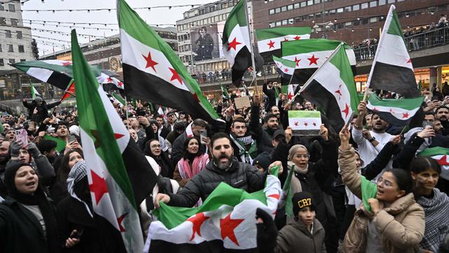 Rayakan Tumbangnya Rezim Bashar al-Assad, Warga Suriah di Berbagai Negara Turun ke Jalan