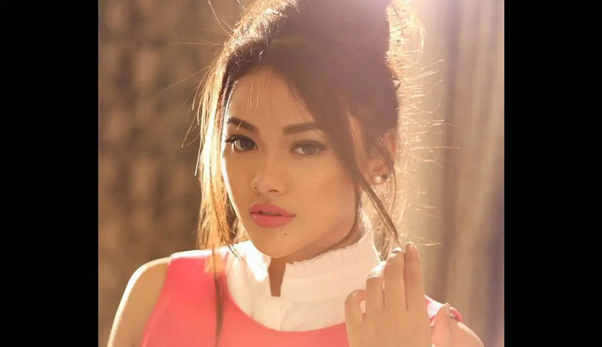 Melalui akun Instagram-nya, Aurel Hermansyah mengunggah sebuah foto saat menjalani sebuah pemotretan. (instagram.com/aurelhermansyah10)