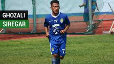 Berita video kumpulan beberapa aksi terbaik Ghozali Siregar, bintang baru Persib Bandung di Gojek Liga 1 2018 bersama Bukalapak.