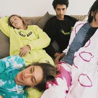 Koleksi terbaru dan terbatas dari SUKU yang menghadirkan pilihan stylish sekaligus nyaman.