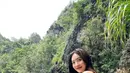 Liburan Natasha Wilona di beberapa lokasi wisata Indonesia pun tak lepas dari perhatian netizen. Bahkan, tak sedikit pula yang memuji penampilannya. (Liputan6.com/IG/@natashawilona12)