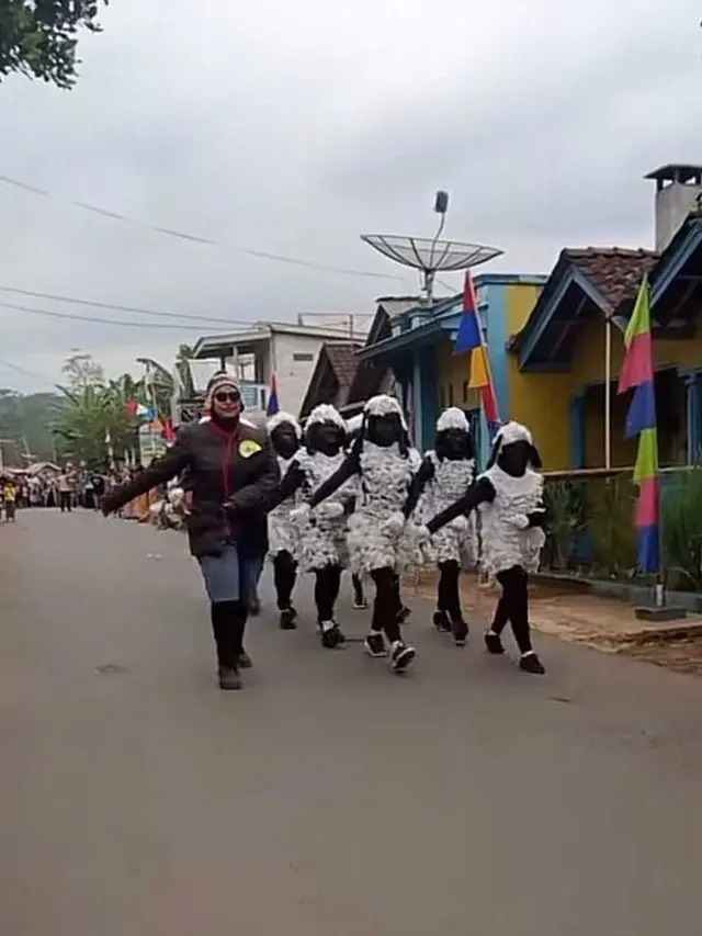 6 Kostum Gerak Jalan Paling Absurd Ini Bikin Penonton Senyum Lebar