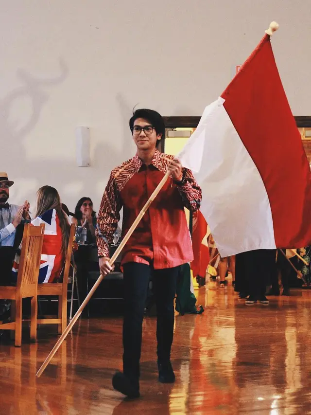 [Bintang] 8 Foto Artis Indonesia Saat Mengejar Pendidikan di Luar Negeri
