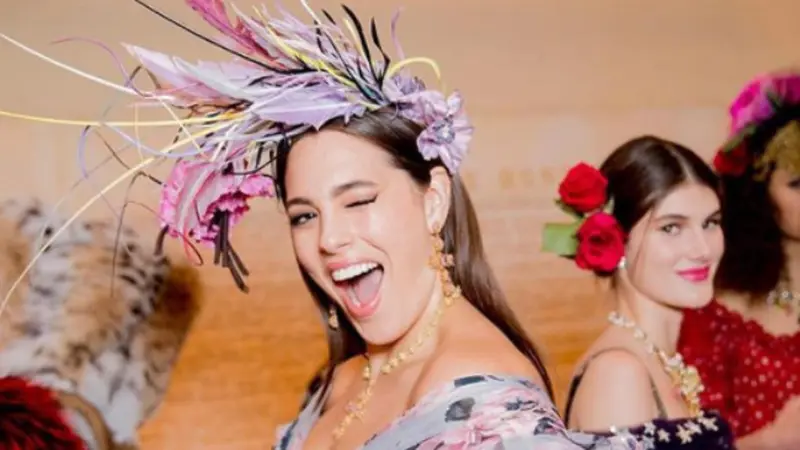 Tampilan Floral Ashley Graham di Runway Dolce & Gabbana