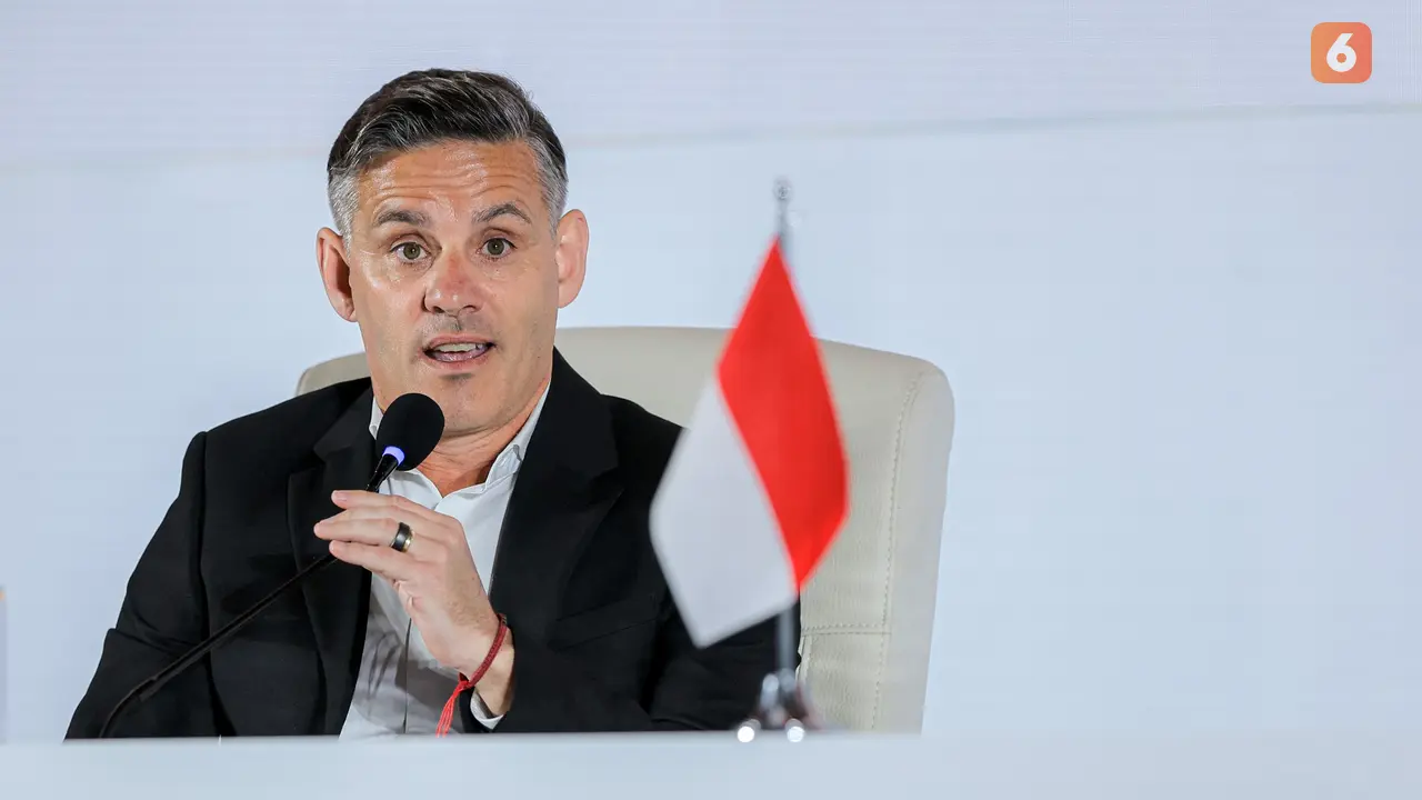 Foto: Ajak Keluarga, John Herdman Resmi Diperkenalkan Sebagai Pelatih Baru Timnas Indonesia