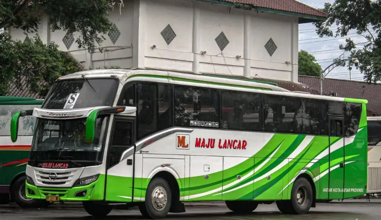 Tri Sakti All New Infinity Deluxe (front engine) milik PO Maju Lancar. (Source: Instagram/@wisnunuu_)