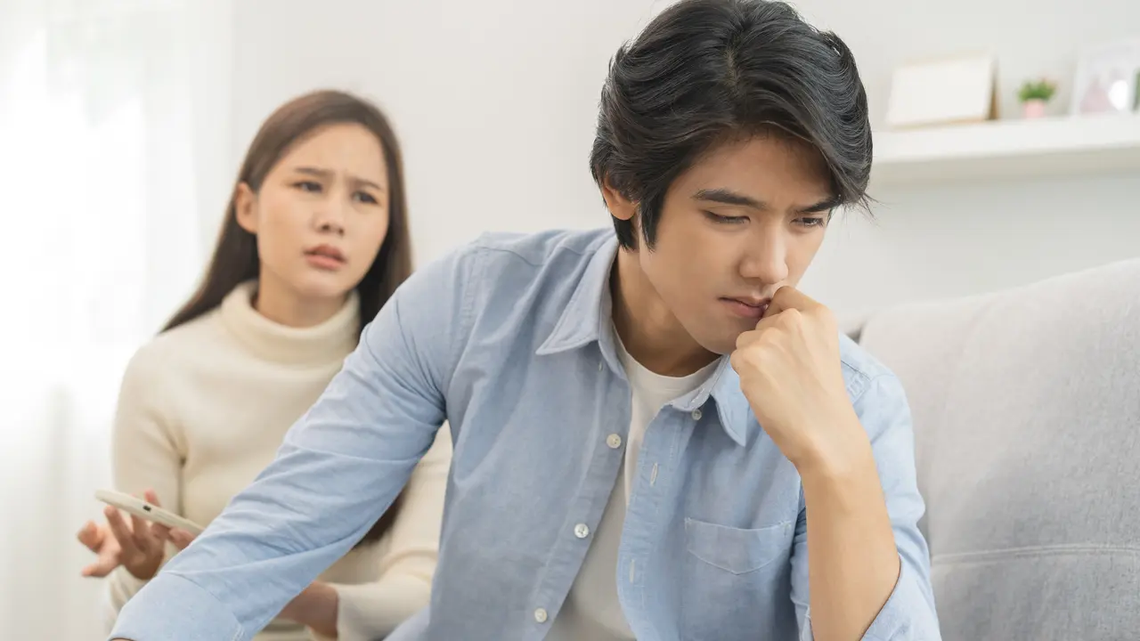 perempuan dan pasangan oktober putus